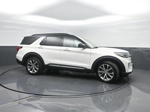 Star White Metallic Tri-Coat 2025 Ford Explorer Platinum
