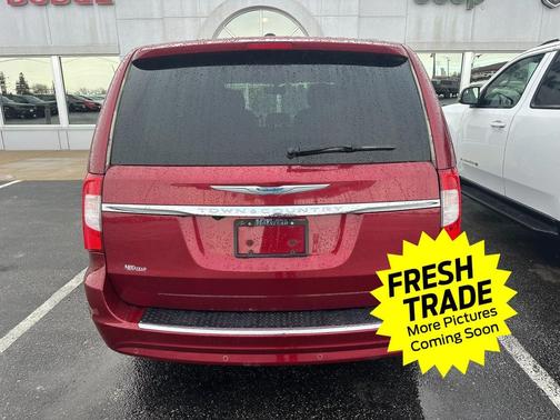 2016 Chrysler Town & Country Touring-L