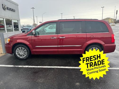 2016 Chrysler Town & Country Touring-L