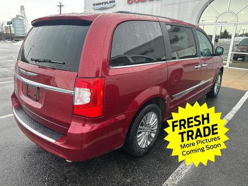 2016 Chrysler Town & Country Touring-L