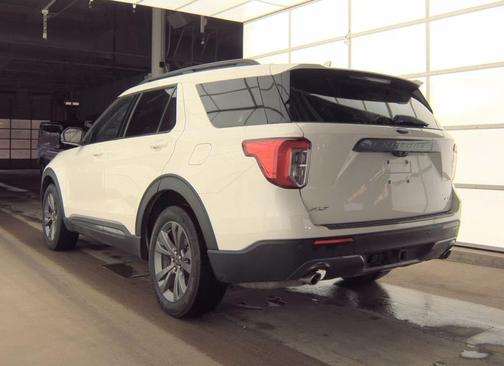 Star White Metallic Tri-Coat 2023 Ford Explorer XLT