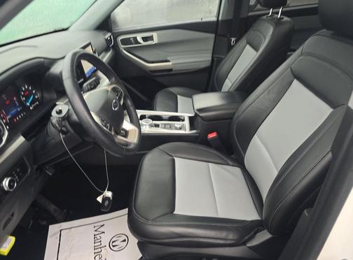 Star White Metallic Tri-Coat 2023 Ford Explorer XLT
