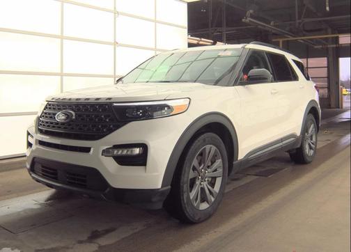 Star White Metallic Tri-Coat 2023 Ford Explorer XLT