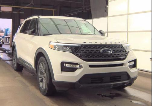 Star White Metallic Tri-Coat 2023 Ford Explorer XLT