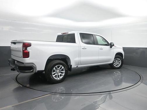 Summit White 2026 Chevrolet Silverado 1500 LT