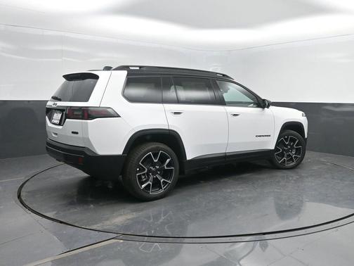 Bright White Clearcoat 2026 Jeep Cherokee Overland