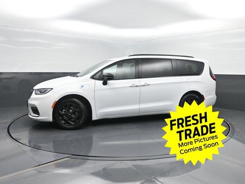 2024 Chrysler Pacifica Hybrid Premium S Appearance Pkg