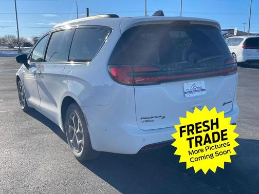 2024 Chrysler Pacifica Hybrid Premium S Appearance Pkg