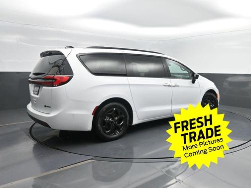 2024 Chrysler Pacifica Hybrid Premium S Appearance Pkg