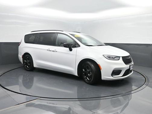 2024 Chrysler Pacifica Hybrid Premium S Appearance Pkg