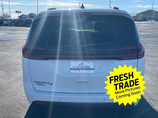 2024 Chrysler Pacifica Hybrid Premium S Appearance Pkg