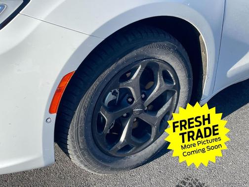 2024 Chrysler Pacifica Hybrid Premium S Appearance Pkg