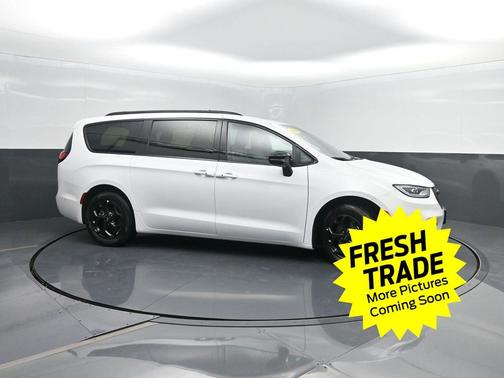 2024 Chrysler Pacifica Hybrid Premium S Appearance Pkg