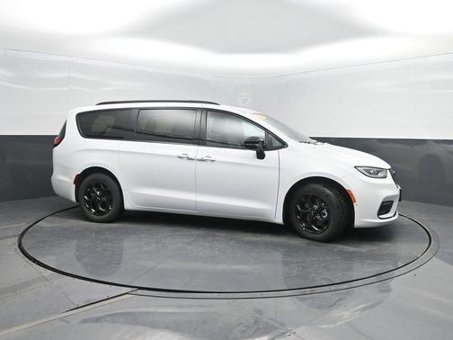 2024 Chrysler Pacifica Hybrid Premium S Appearance Pkg