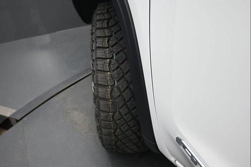 Summit White 2026 GMC Sierra 1500 AT4X