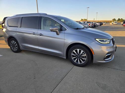 2021 Chrysler Pacifica Hybrid Touring L