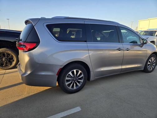 2021 Chrysler Pacifica Hybrid Touring L