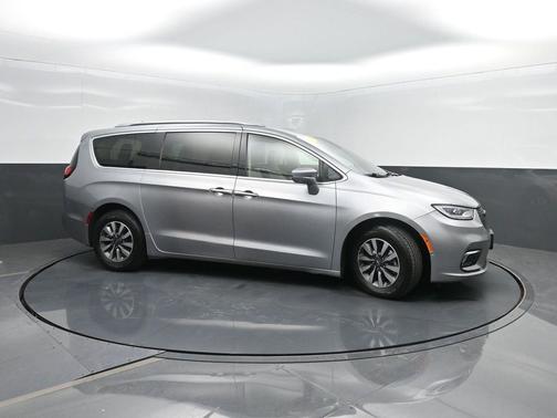 2021 Chrysler Pacifica Hybrid Touring L