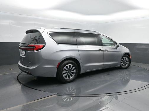 2021 Chrysler Pacifica Hybrid Touring L