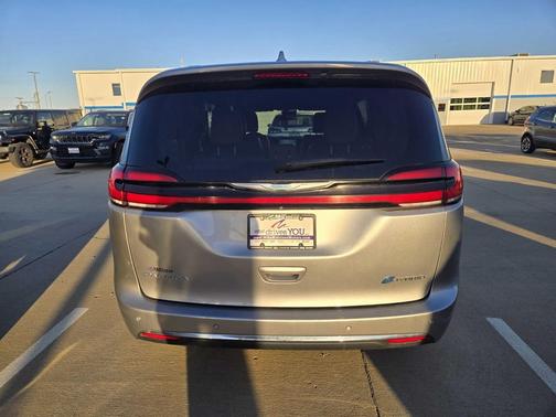 2021 Chrysler Pacifica Hybrid Touring L