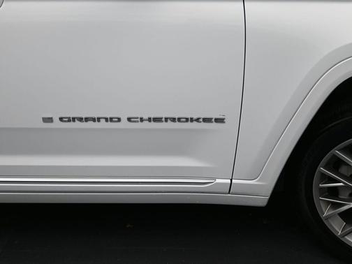 2022 Jeep Grand Cherokee Summit