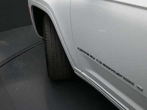 2022 Jeep Grand Cherokee Summit