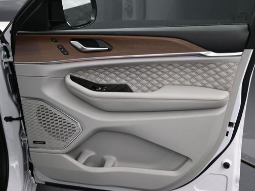 2022 Jeep Grand Cherokee Summit