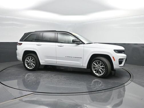 2022 Jeep Grand Cherokee Summit