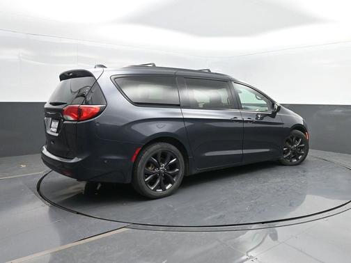 2020 Chrysler Pacifica Touring-L Plus
