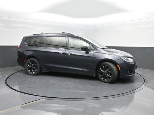 2020 Chrysler Pacifica Touring-L Plus