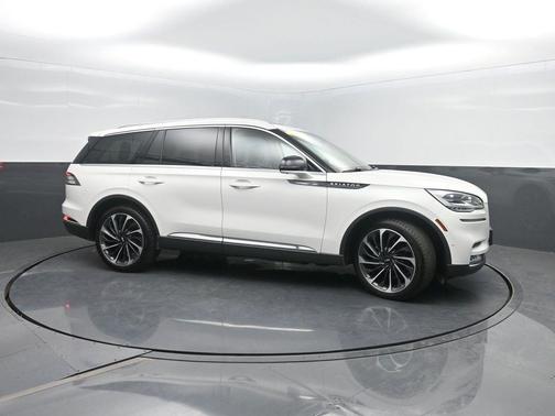 Pristine White Metallic Tri-Coat 2022 Lincoln Aviator Reserve AWD
