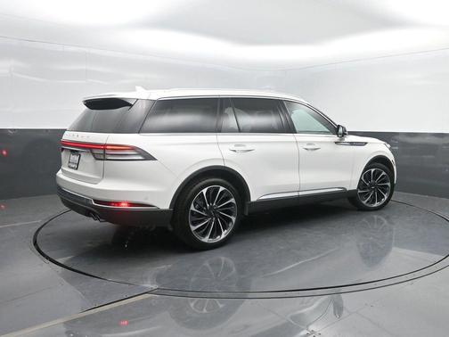 Pristine White Metallic Tri-Coat 2022 Lincoln Aviator Reserve AWD