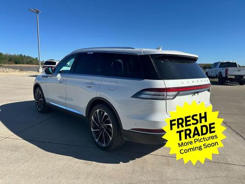 Pristine White Metallic Tri-Coat 2022 Lincoln Aviator Reserve AWD