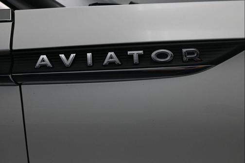 Pristine White Metallic Tri-Coat 2022 Lincoln Aviator Reserve AWD