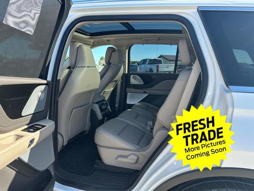 Pristine White Metallic Tri-Coat 2022 Lincoln Aviator Reserve AWD