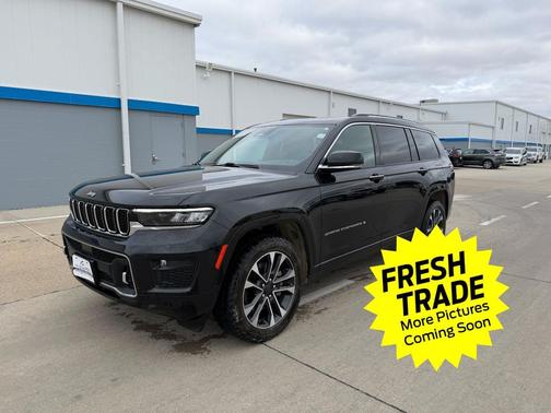 Diamond Black Crystal Pearlcoat 2021 Jeep Grand Cherokee L Overland