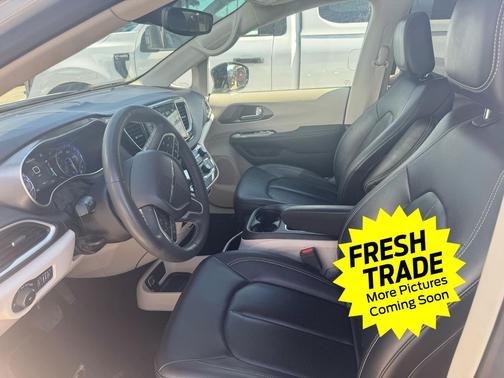 Silver Mist Clearcoat 2024 Chrysler Pacifica Touring L