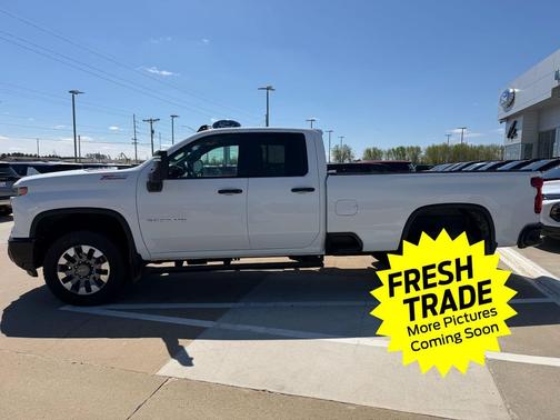 Summit White 2025 Chevrolet Silverado 2500 Custom