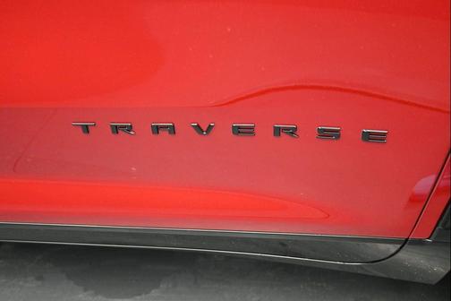 Radiant Red Tintcoat 2026 Chevrolet Traverse RS