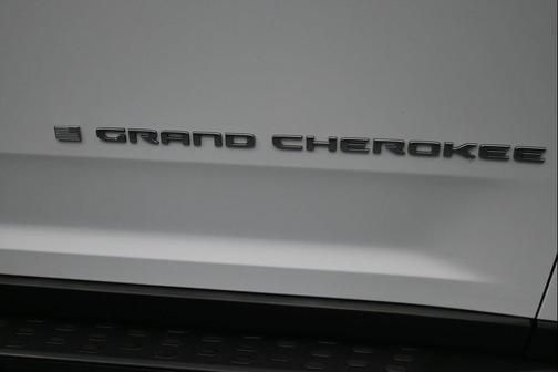 Bright White Clearcoat 2021 Jeep Grand Cherokee L Limited