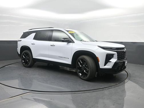 Polar White Tricoat 2026 Chevrolet Traverse RS