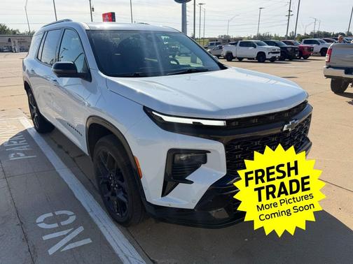 Polar White Tricoat 2026 Chevrolet Traverse RS