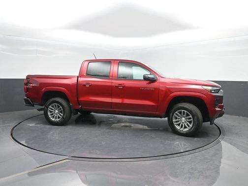 Radiant Red Tintcoat 2026 Chevrolet Colorado LT