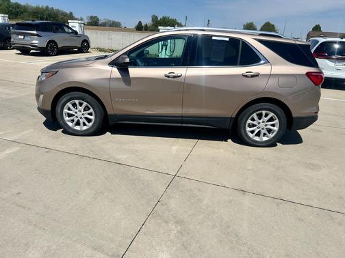 Sandy Ridge Metallic 2018 Chevrolet Equinox LT