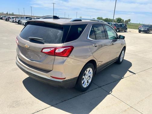 Sandy Ridge Metallic 2018 Chevrolet Equinox LT