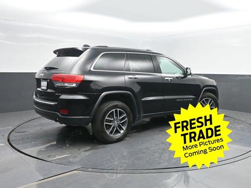 Diamond Black Crystal Pearlcoat 2017 Jeep Grand Cherokee Limited