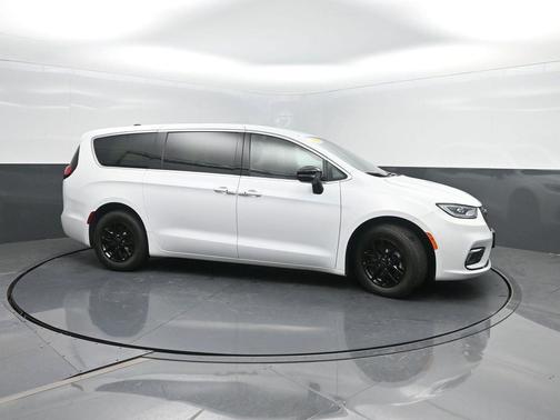 2025 Chrysler Pacifica L