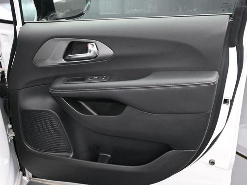 2025 Chrysler Pacifica L