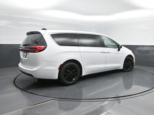2025 Chrysler Pacifica L