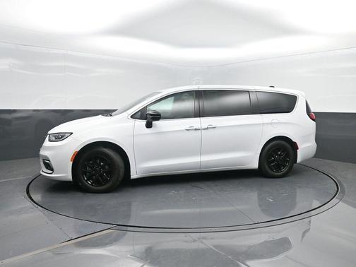 2025 Chrysler Pacifica L